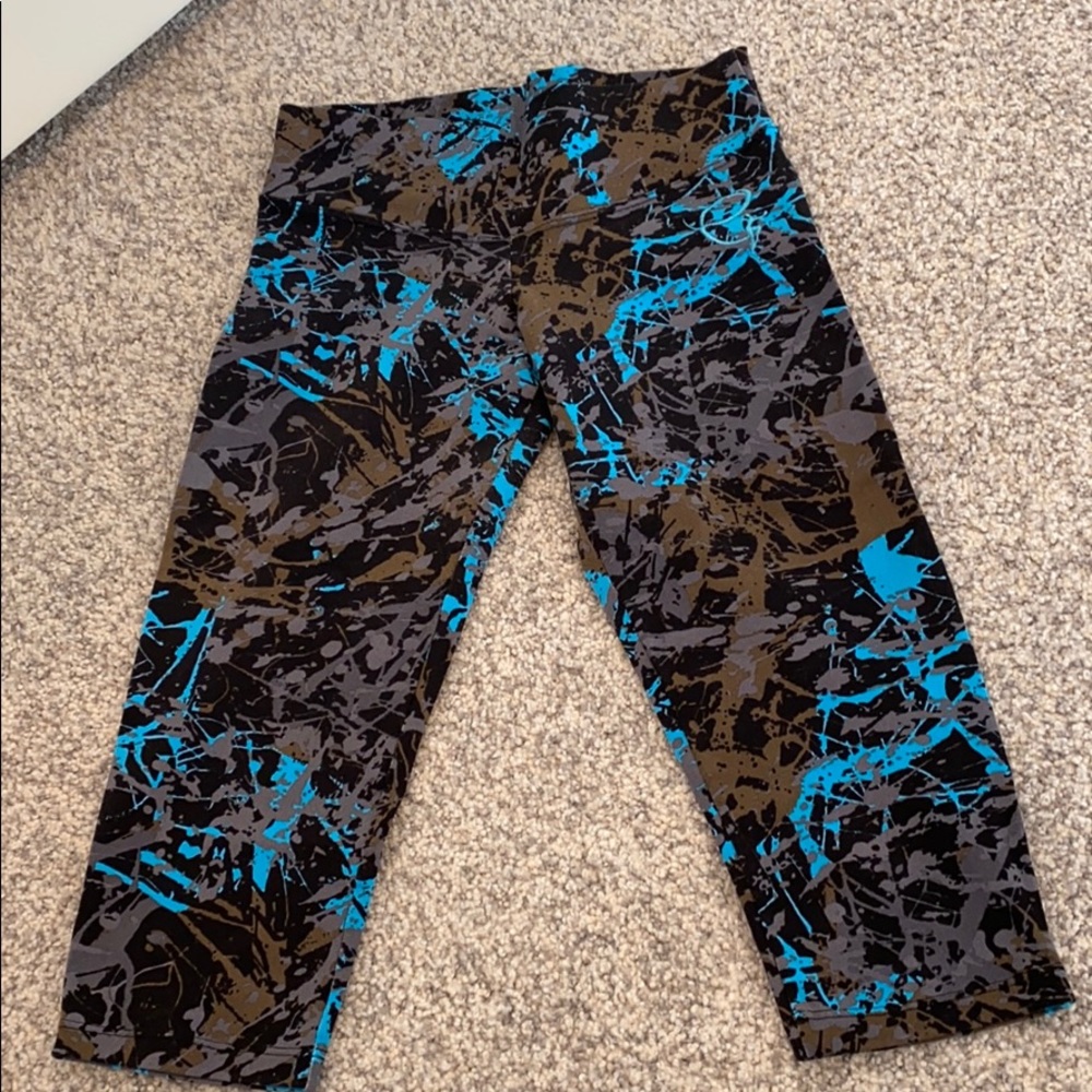 Equilibrium activewear leggings.